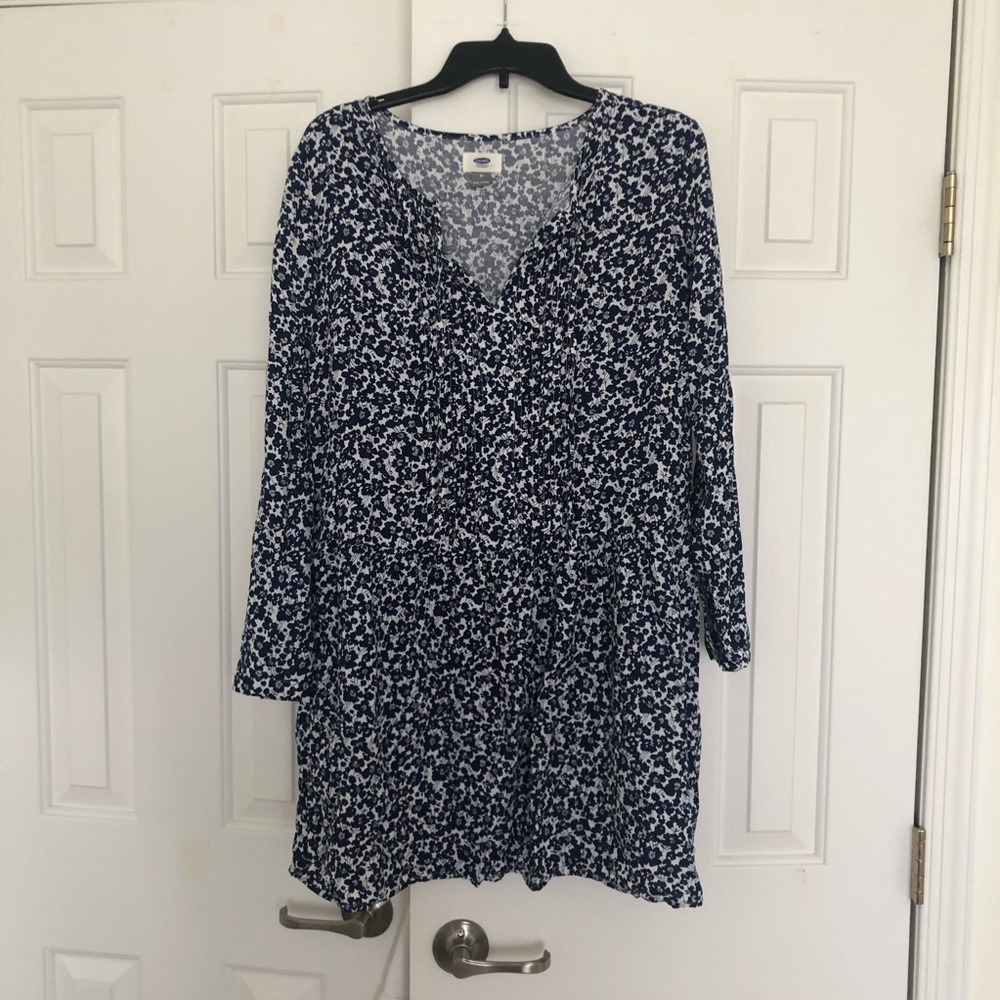 Flowy blue and white Old Navy tunic dress